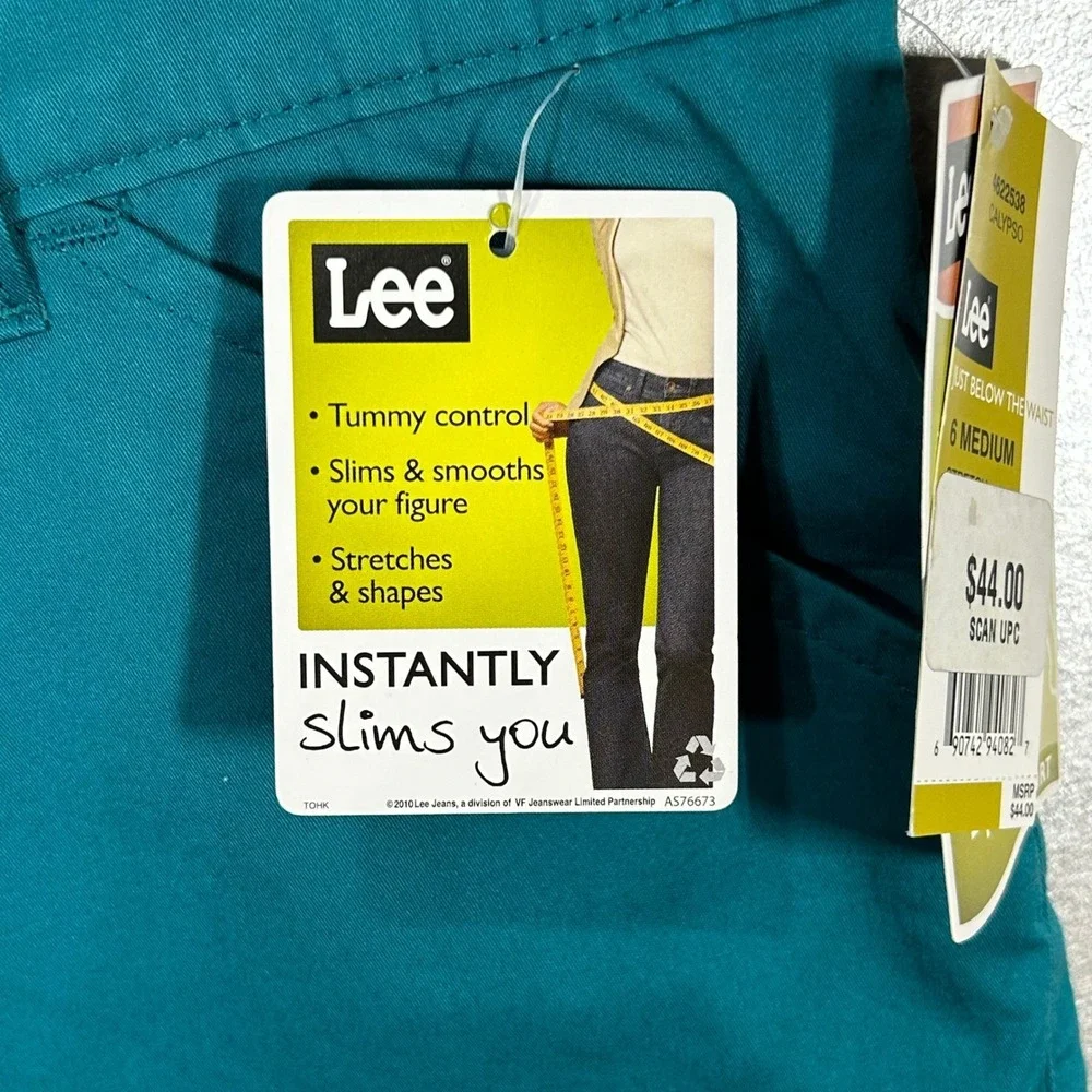 Lee‎ Natural Fit Calypso Teal Shorts Woman's Size 6 Medium NWT Instantly Slims